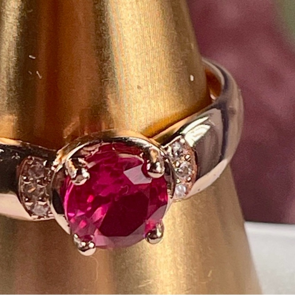 Sale‼️1ct RUBY 14k Rolled Gold ring.